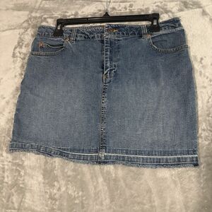 VTG Old Navy Y2K Denim Mini Skirt Size 10 Frayed Raw Hem Distressed Medium Wash